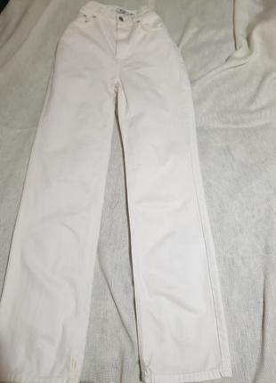 Белые джинсы классические трубы