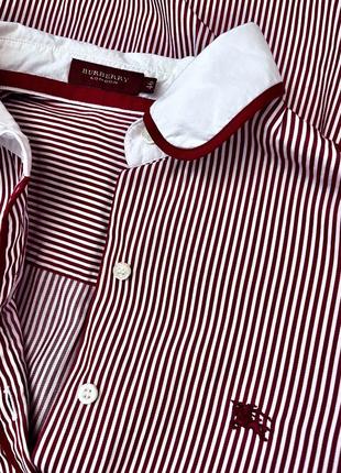 Burberry, хлопковая рубашка в красно-белую полоску.