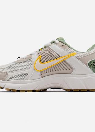 Кросівки жіночі nike wmns air zoom vomero 5 pale ivory oil green