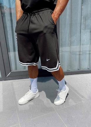 Чоловічі спортивні шорти nike