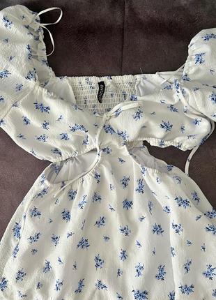 Літня сукня квітковий принт з вирізом на талії