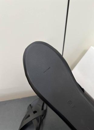 Сандалии the row черные бежевые