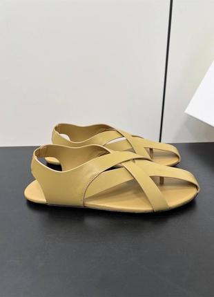 Сандалии the row черные бежевые