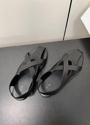 Сандалии the row черные бежевые