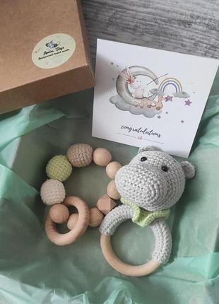 Подарок на крестины,бегемотикб каталушка, грызунок, бегетом ручная работа, в"вязаная игрушка