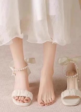Жіночі сандалі з каблуком3 фото