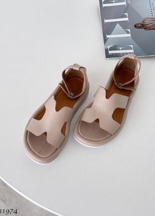 Стильные босоножки