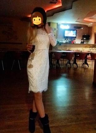 Платье гипюровое,бело-бежевого цвета