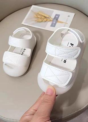 Стильні боссоніжки для малюків