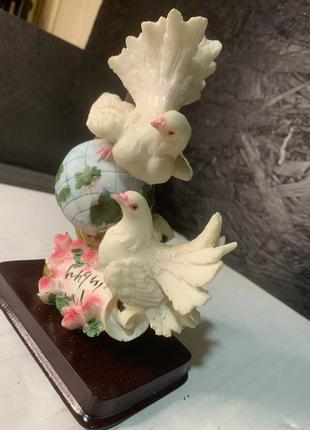 Голуби на глобусі , статуетка7 фото