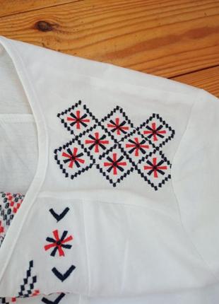 Біла бавовняна футболка вишиванка хлопковая белая футболка вышиванка