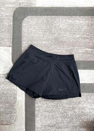 Спортивные шорты nike