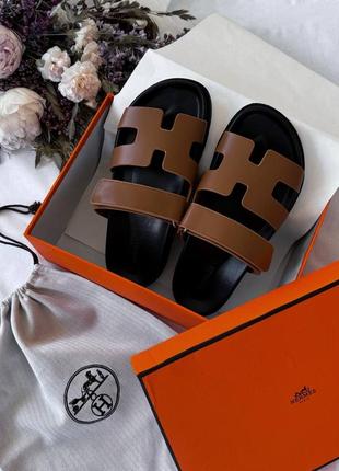 Кожаные шлепки в стиле hermes