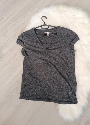 Футболка, нова наґе носилася