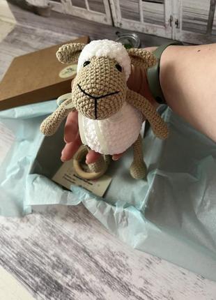 Подарунок на хрестини,овечка, каталушка, гризунок, овечка ручна робота, в"язана іграшка2 фото