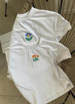 Футболка з квіткою