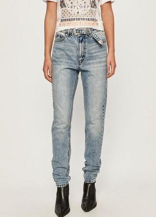 Стильные голубые джинсы от vero moda