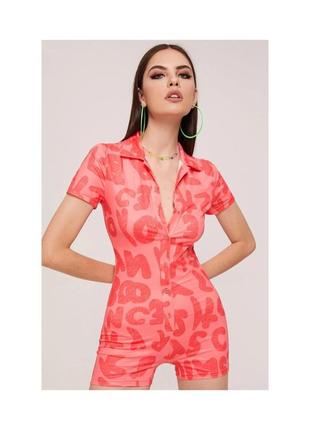 Актуальный ромпер с надписями, яркий комбинезон, стильный, модный, треббовой