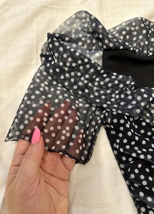 Plt prettylittlething чорна трендова сукня в горох, приталена облягаюча зібрана сукня з рюшами, літнє плаття сітка із підкладкою, розмір xs-s-m5 фото