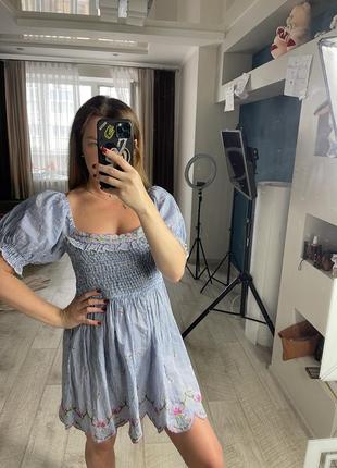 Милое платье с вышивкой