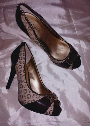 Женские туфли guess