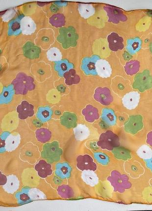 Яркая вискозный платок в цветок3 фото