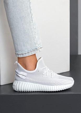 Белые серые женские спортивные кроссовки тканевые текстильные2 фото