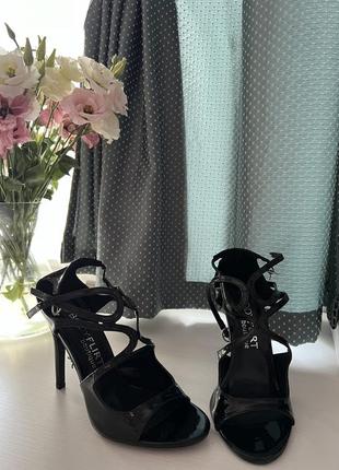Невероятные босоножки в стиле jimmy choo