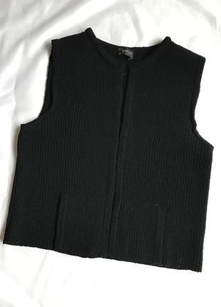 Безрукавка без ґудзиків