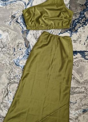 Ефектний шовковий костюм від asos☘️