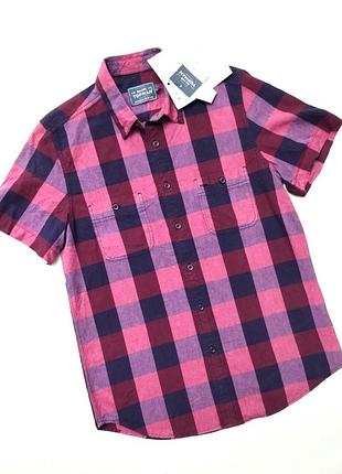 Сорочка з коротким рукавом приємна на дотик.