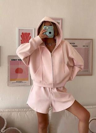 Костюм з шортами