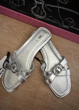 Шльопанці zara