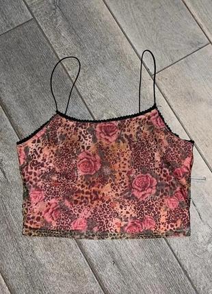 Топ на тонких брителях из сетки с леопардовым принтом urban outfitters