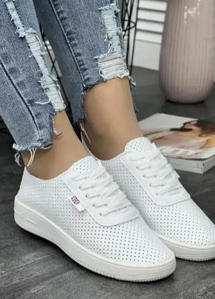 Мокасины женские белые