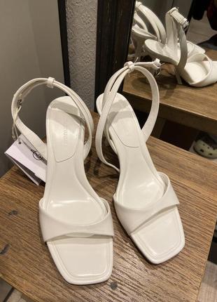 Босоніжки stradivarius 36,37,38,39,40