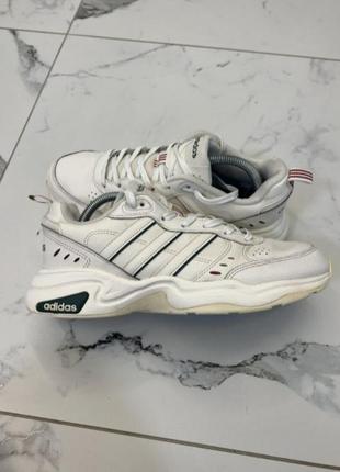 Кроссовки adidas