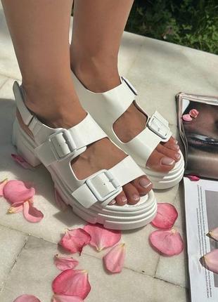 Жіночі білі босоніжки на платформі adelaida 005 white