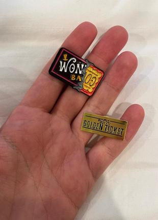 Значок чарлі та шоколадна фабрика виллі вінок wonka charlie and the chocolate factory золотий квиток шоколад pin golden ticket3 фото