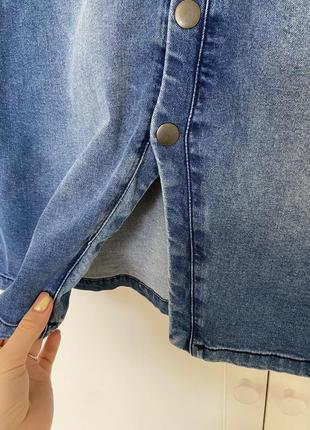 Джинсова стильна спідниця висока посадка з розрізом унизу на ґудзиках, спідниця джинс трендова довга з накладними кишенями3 фото