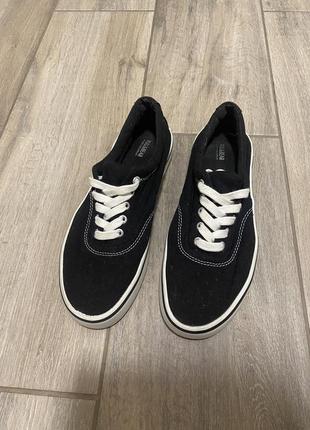 Кеды типа vans