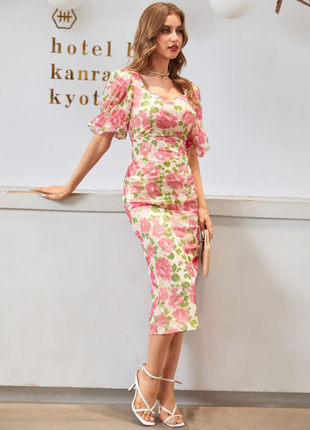 Нарядна квіткова сукня