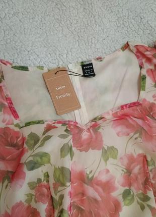 Нарядна квіткова сукня