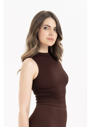 Бесшовная женская футболка в рубчик без рукавов