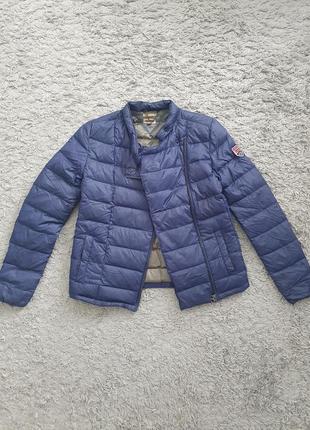 Легкий короткий пуховичок tommy hilfiger, size xs/s, плечи39 подмышки 45 рукав 62 длина 59