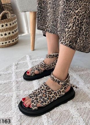 Жіночі бежеві босоніжки замшеві на платформі танкетці літні натуральна замша літо