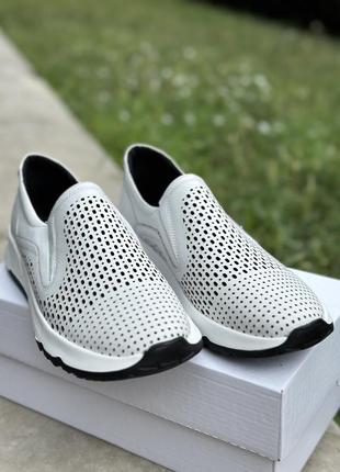 Чоловічі білі шкіряні кросівки з перфорацією / білі чоловічі макасини / кросівки з перфорацією/ білі мокасини з натуральної шкіри7 фото