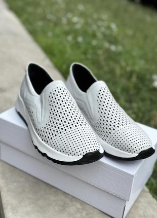 Чоловічі білі шкіряні кросівки з перфорацією / білі чоловічі макасини / кросівки з перфорацією/ білі мокасини з натуральної шкіри4 фото