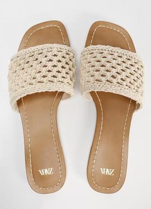 Плетені шльопанці сандалії на пласкій підошві zara