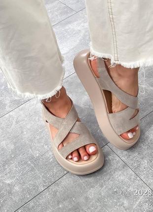 Удобные босоножки натуральная замша